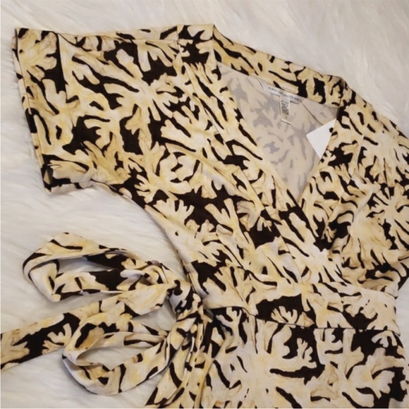 Diane Von Furstenberg Toby silk wrap dress - Picture 3 of 13